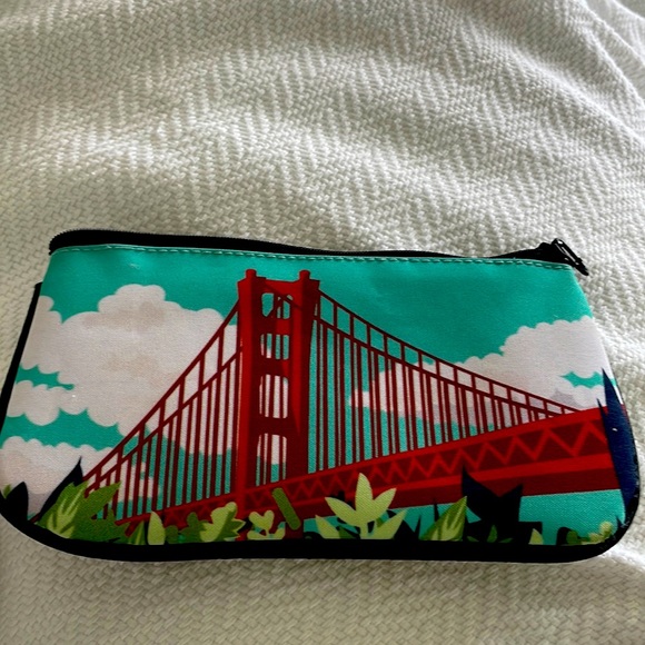 Small padded bag for makeup, glasses or whatever you need to contain. Never used - Picture 1 of 4